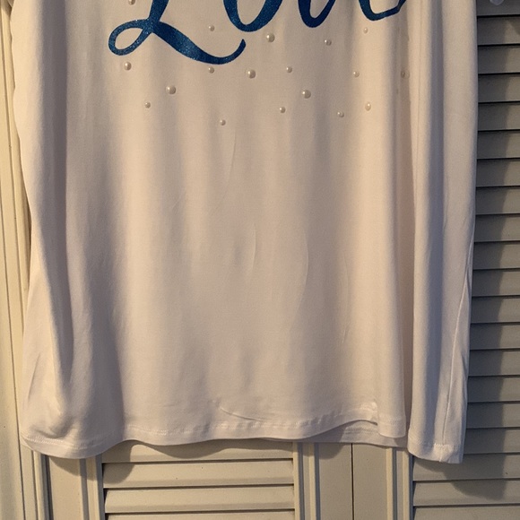 Beautiful white tee, only worn once. Soft, comfortable. - Picture 4 of 4